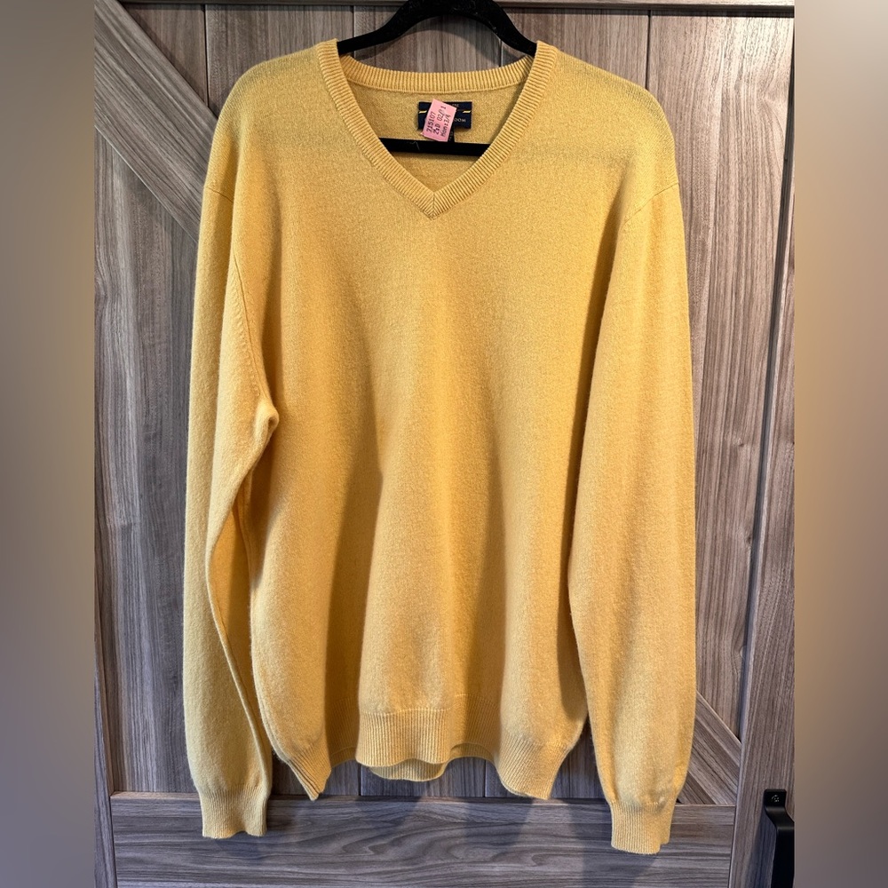 100% Cashmere Yellow V-Neck Sweater